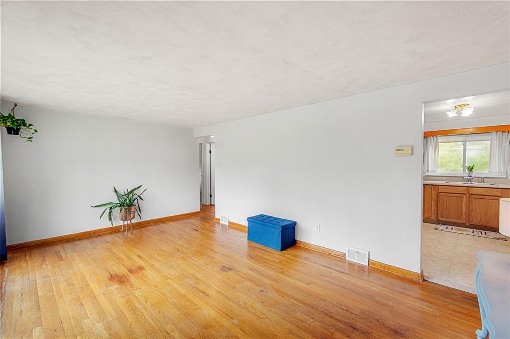 479 Spring Valley Road West Mifflin, PA 15122 - Photo 6 of 29 Gallery Image 6