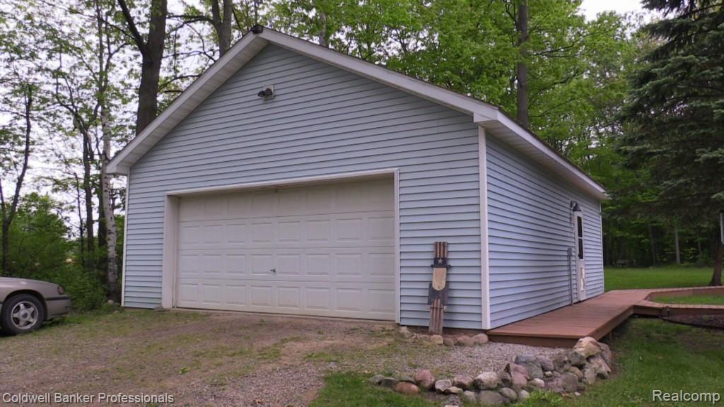 5877 Lyons Road Imlay City, MI 48444 - Photo 4 of 40