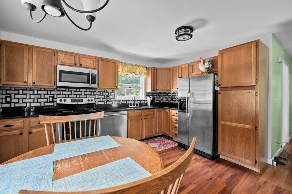 93 Bartlett Road Kittery Point, ME 03905 - Photo 4 of 41 untitled-8