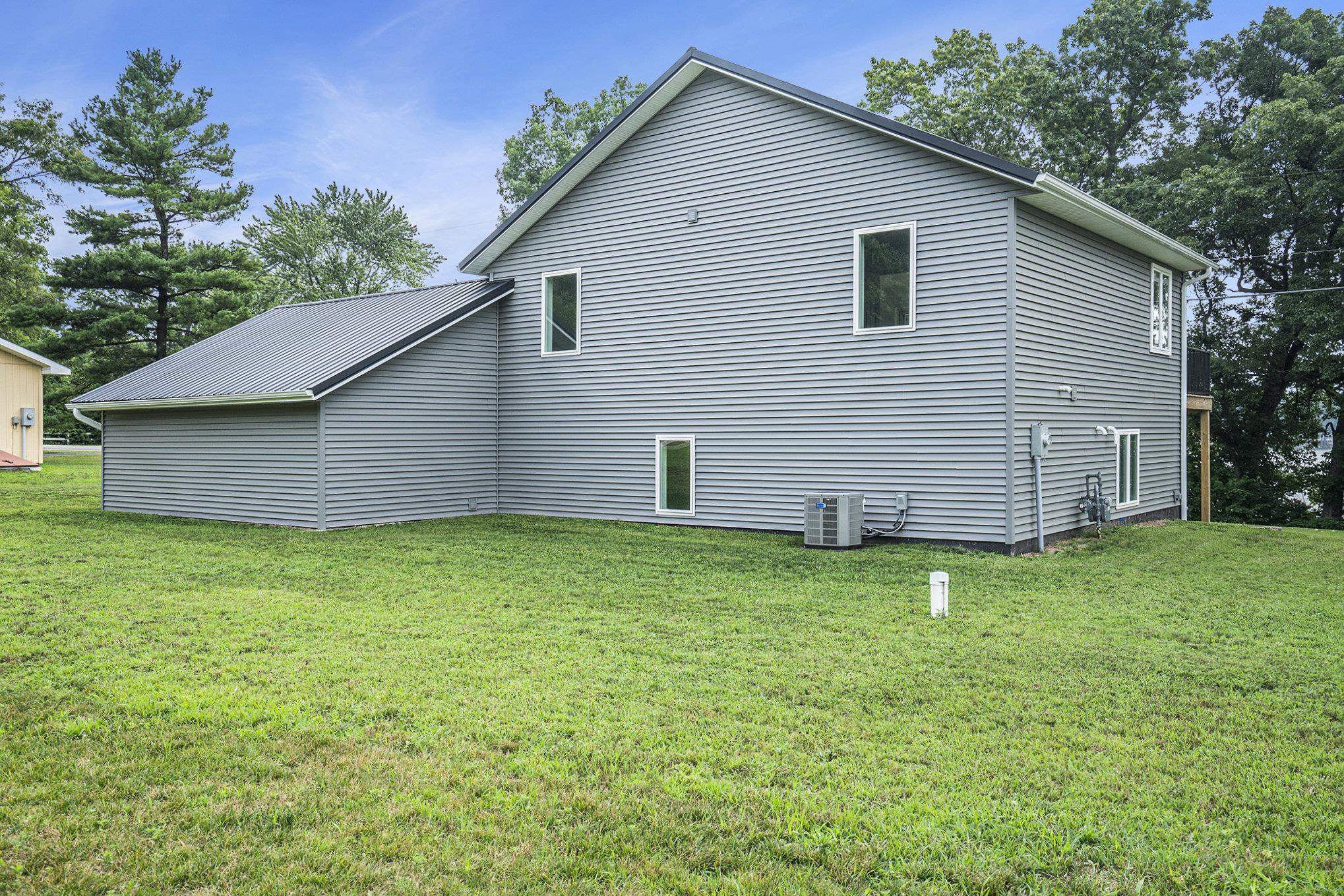 51561 East County Line Road Middlebury, IN 46540 - Photo 18 of 23 Gallery Image 18