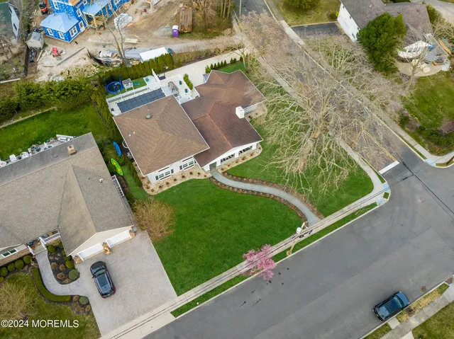 an aerial view of a yard