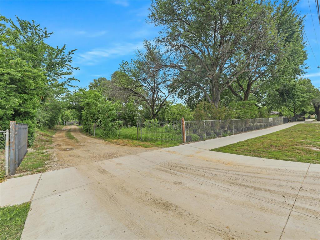 2499 Union Church Road Southlake, TX 76092 - Photo 6 of 40 a view of a backyard