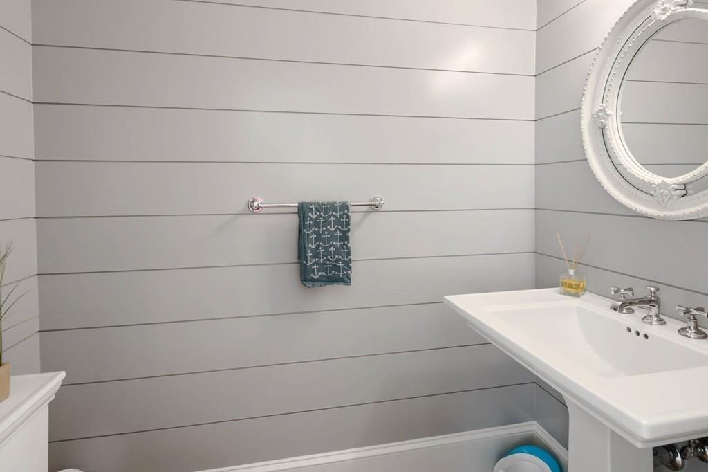 8 Smith Road Hingham, MA 02043 - Photo 18 of 39 Gallery Image 18