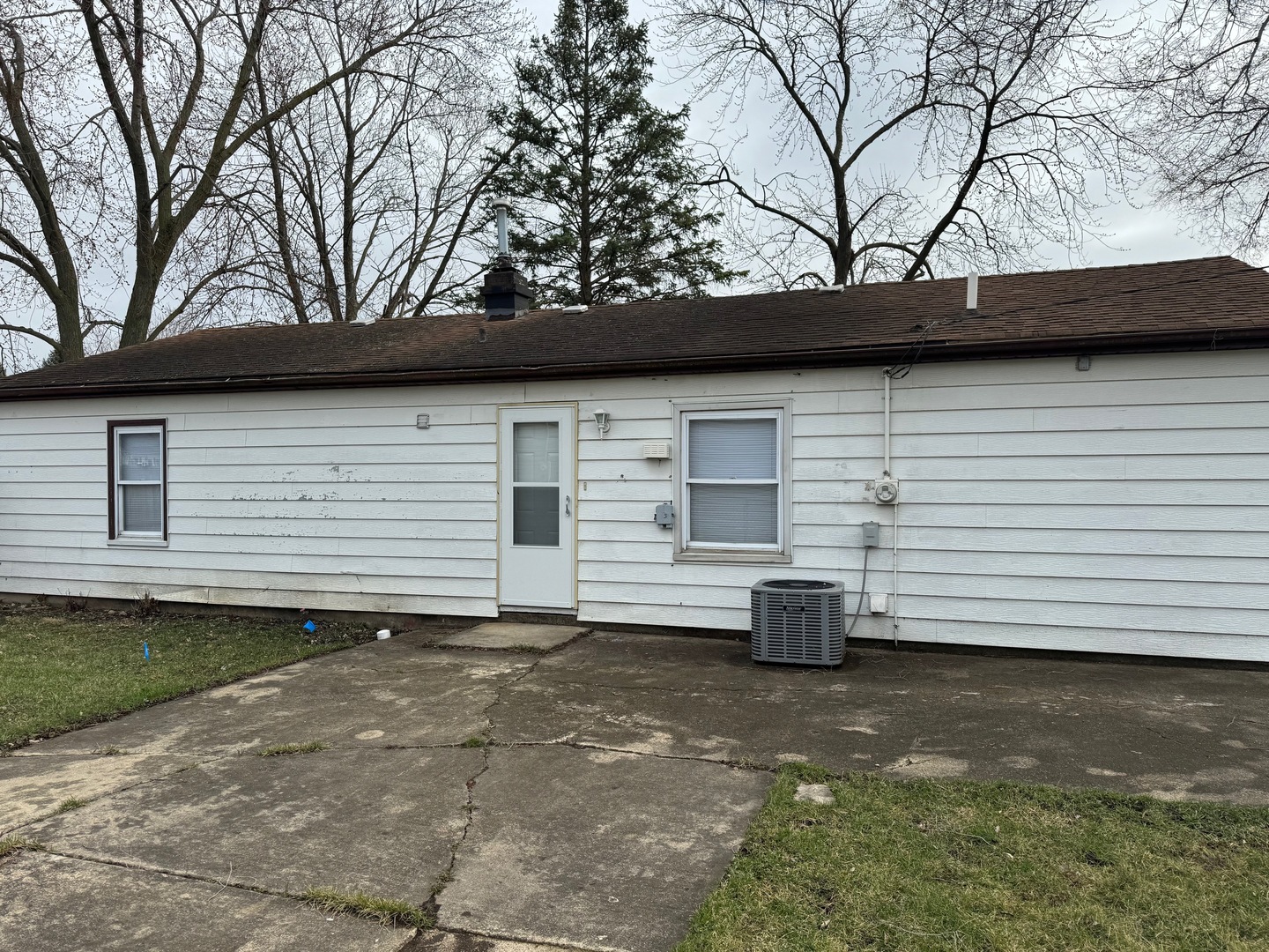 420 Arlington Drive Romeoville, IL 60446 - Photo 16 of 19 a view of a backyard