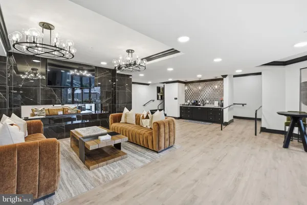 $3,186 | 701 North Henry Street, Unit 200, Alexandria, VA 22314