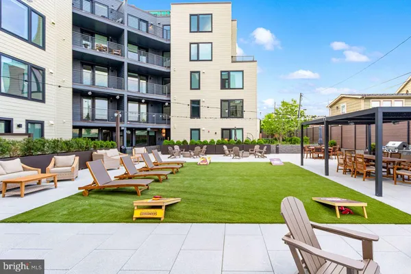 $3,186 | 701 North Henry Street, Unit 200, Alexandria, VA 22314