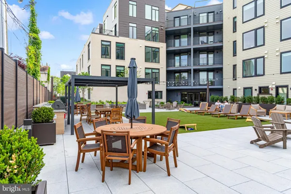 $3,186 | 701 North Henry Street, Unit 200, Alexandria, VA 22314