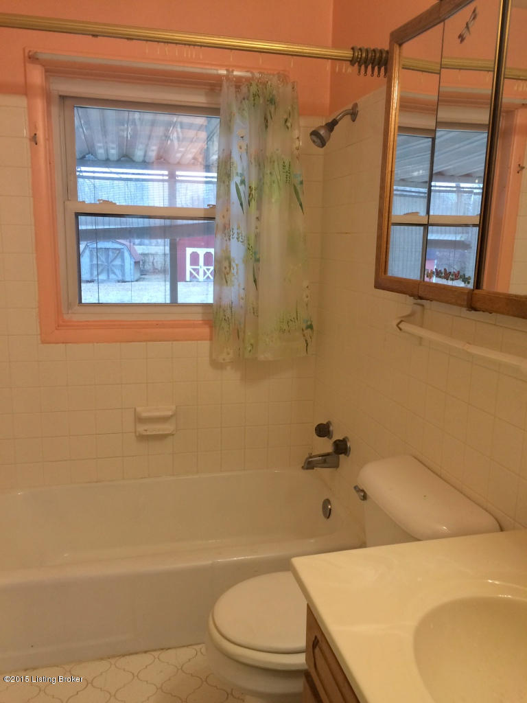 1845 Heaton Road Louisville, KY 40216 - Photo 15 of 16 BATH 2