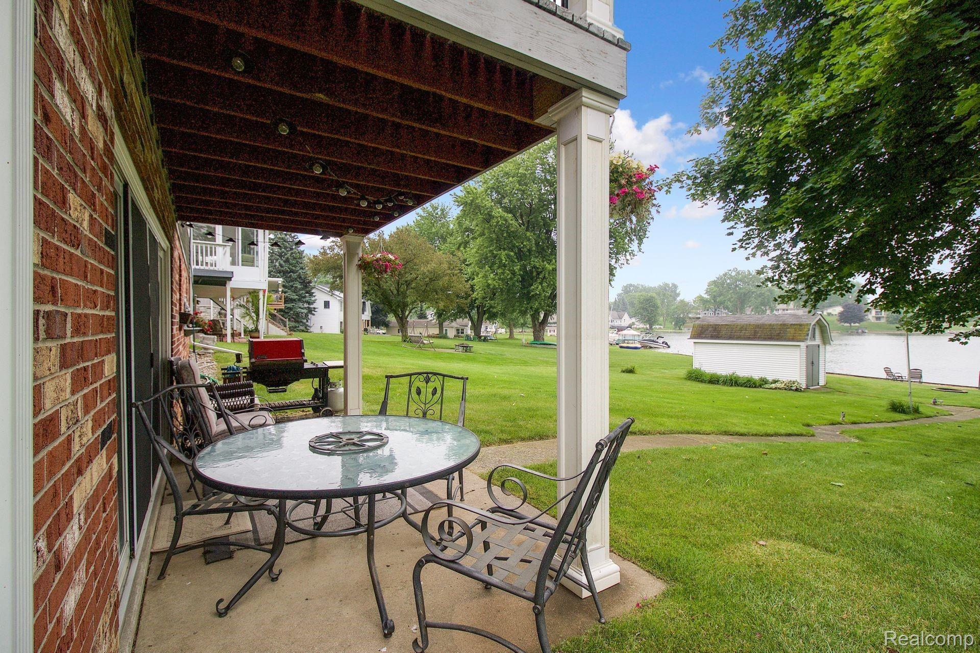 3379 East Rolston Road Fenton, MI 48430 - Photo 28 of 31 Patio area below