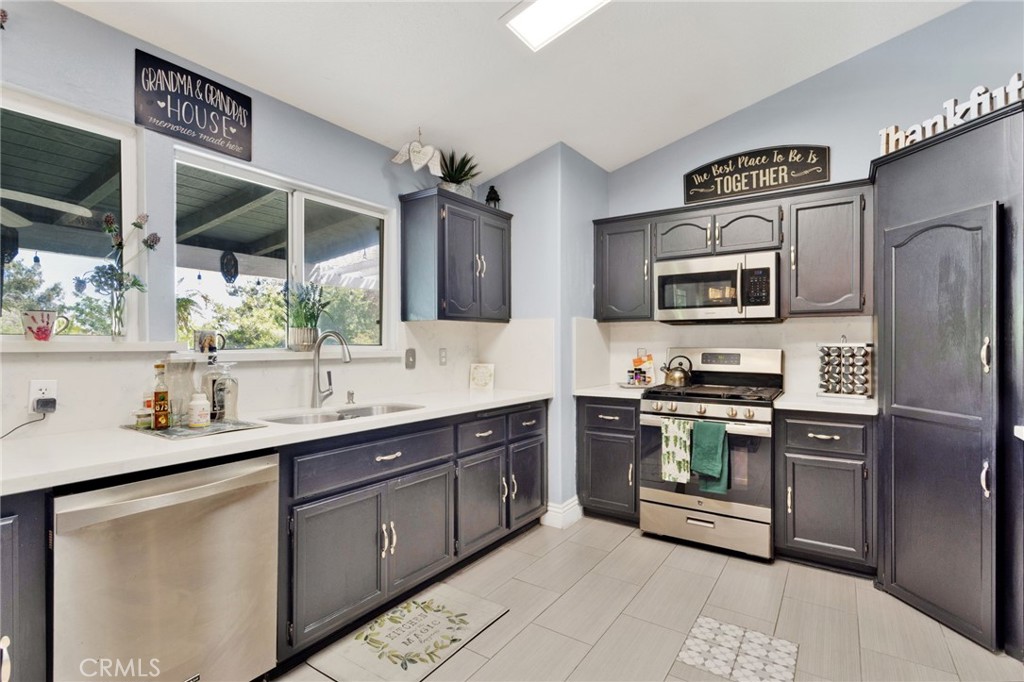 15274 Rodeo Street Hesperia, CA 92345 - Photo 15 of 67