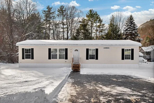 $289,500 | 51 West Mountain Road, Corinth, NY 12822