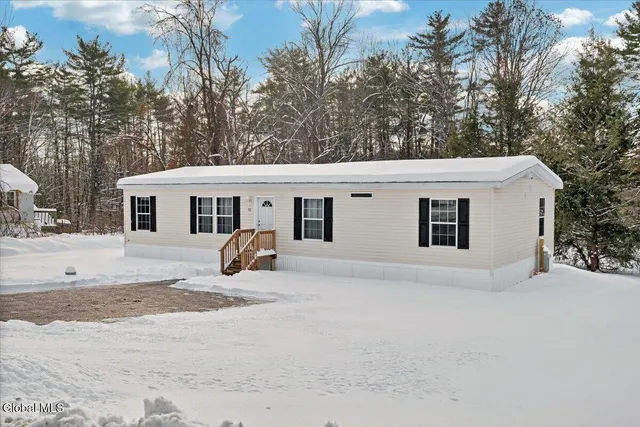$289,500 | 51 West Mountain Road, Corinth, NY 12822
