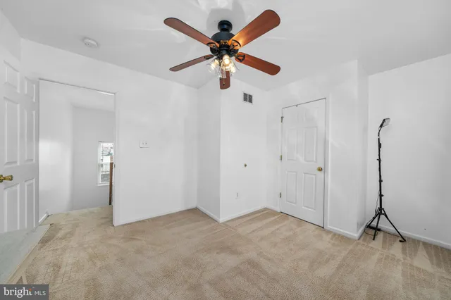 a view of empty room with ceiling fan