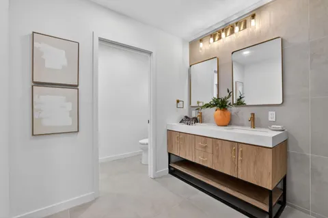 $1,289,000 | 1640 9th Avenue, Sacramento, CA 95818