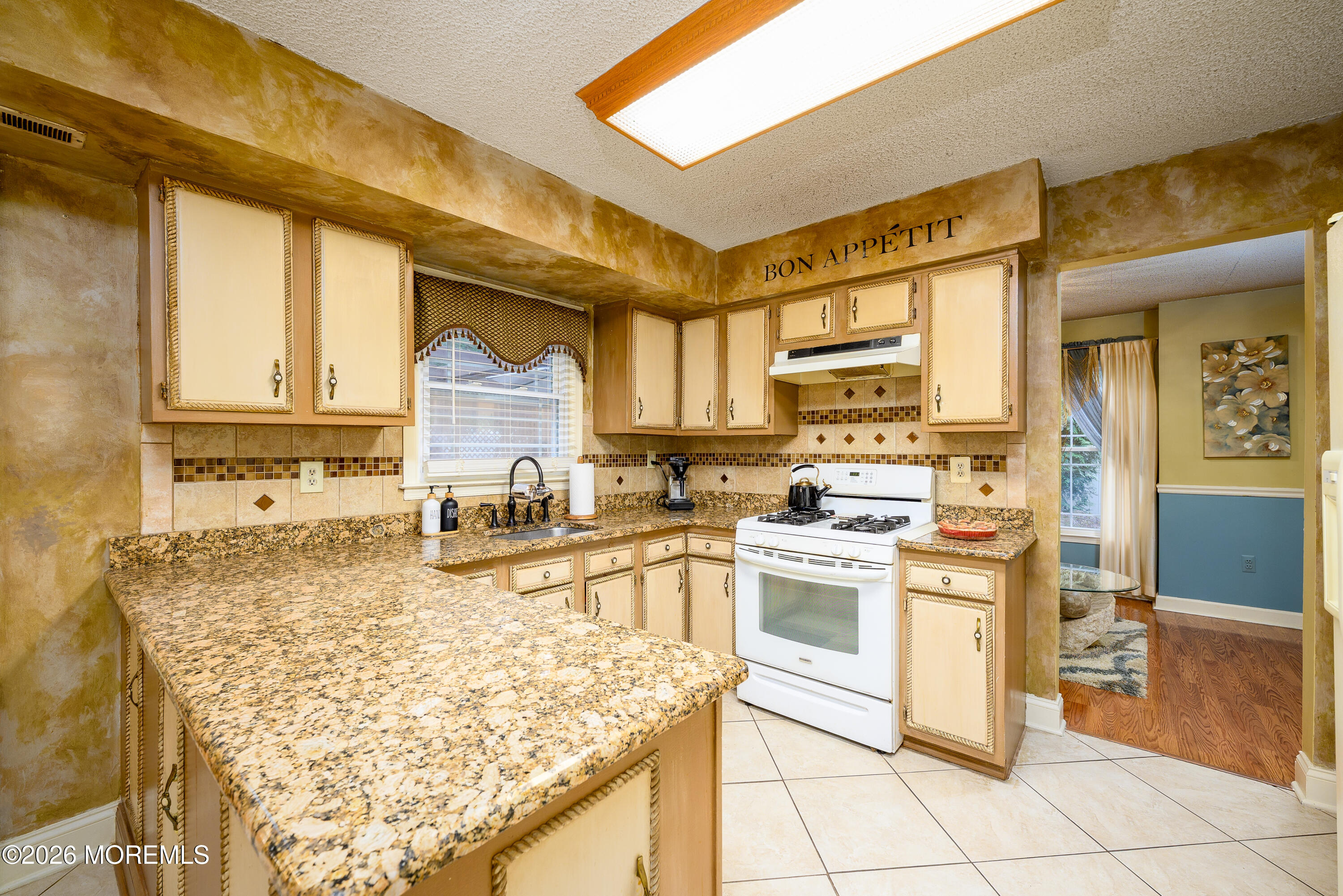 4 Boston Court Howell, NJ 07731 - Photo 12 of 40 Kitchen