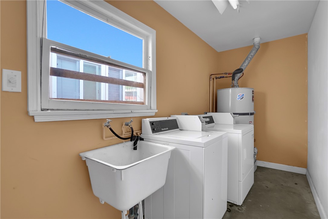 1405 South Broadway Santa Ana, CA 92707 - Photo 6 of 8 a utility room with dryer and washer