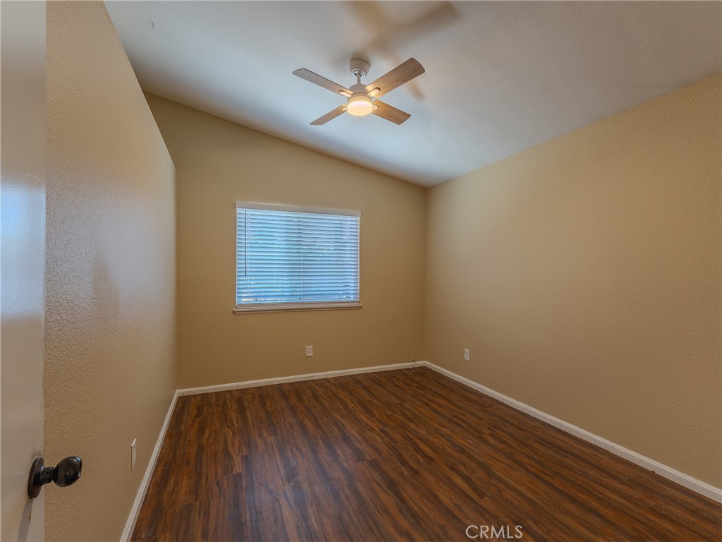 1302 Via Vista Riverside, CA 92506 - Photo 17 of 29 Upstairs Bed 3