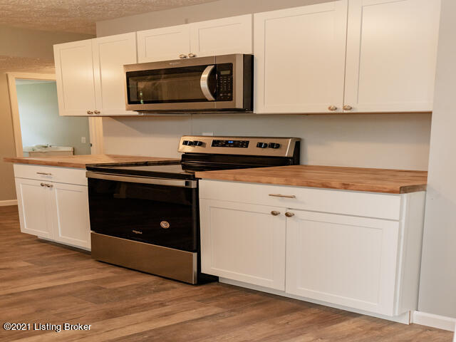 52 Tanner Road Hodgenville, KY 42748 - Photo 6 of 12 Stove