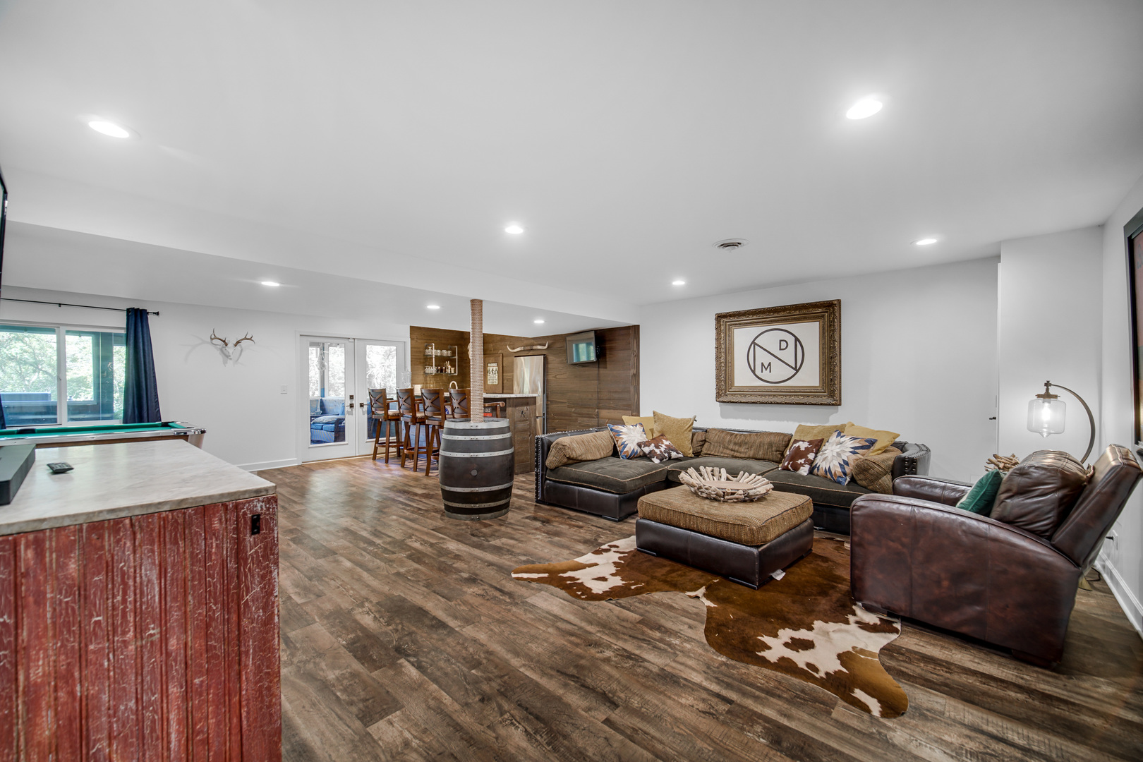 9209 Jasmine Way Fox River Grove, IL 60021 - Photo 25 of 37 a living room with furniture and a wooden floor