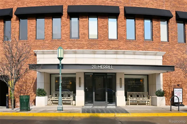 $4,260 | 211 East Merrill Street, Unit 410, Birmingham, MI 48009