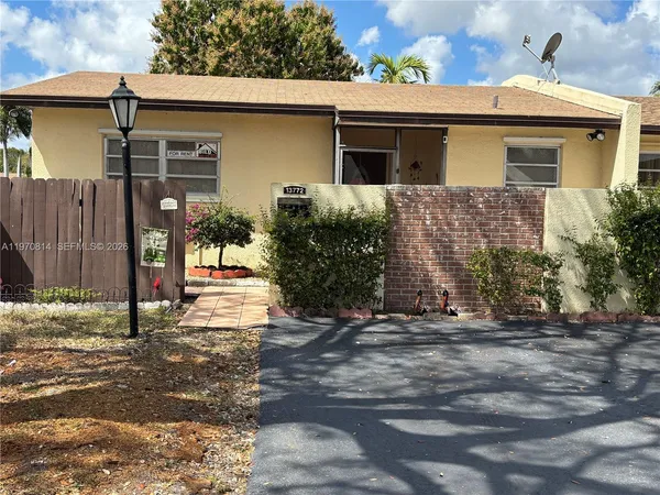 $2,500 | 13772 Kendale Lakes Drive, Unit 1, Miami, FL 33183