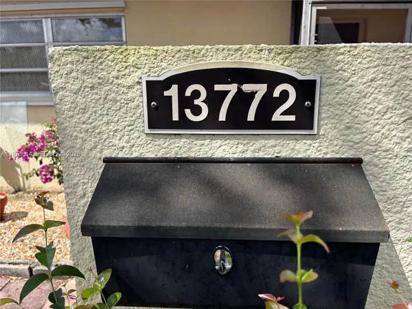 $2,500 | 13772 Kendale Lakes Drive, Unit 1, Miami, FL 33183