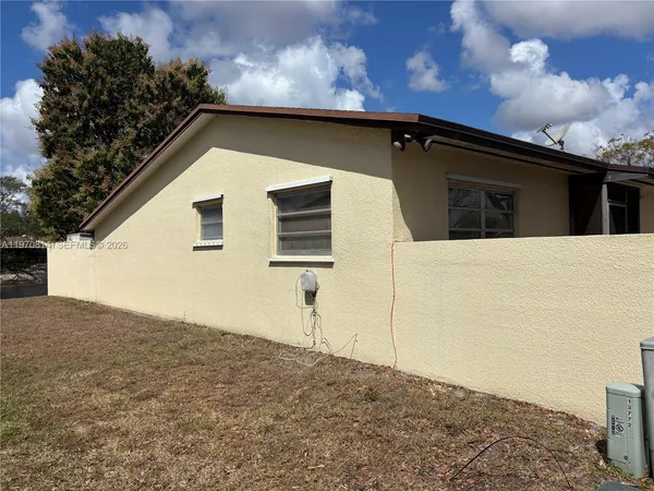 $2,500 | 13772 Kendale Lakes Drive, Unit 1, Miami, FL 33183