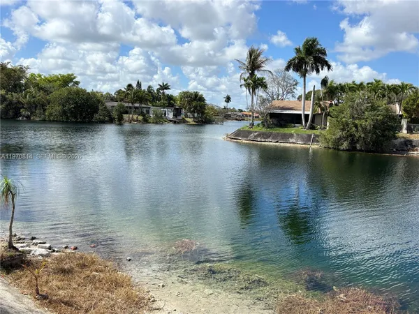 $2,500 | 13772 Kendale Lakes Drive, Unit 1, Miami, FL 33183