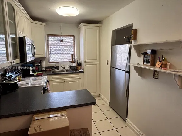 $2,500 | 13772 Kendale Lakes Drive, Unit 1, Miami, FL 33183