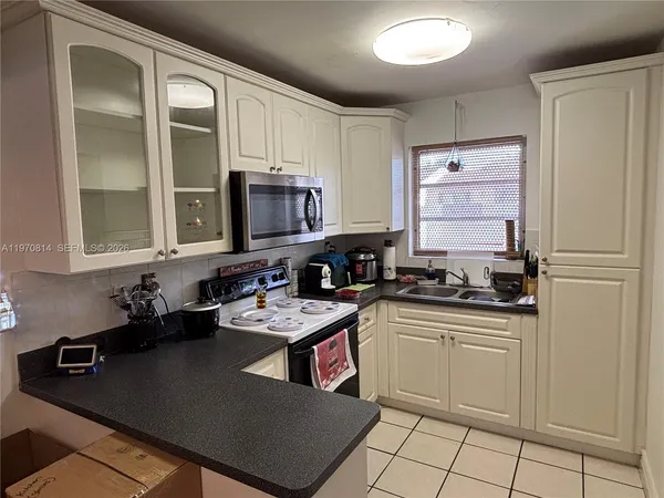 $2,500 | 13772 Kendale Lakes Drive, Unit 1, Miami, FL 33183