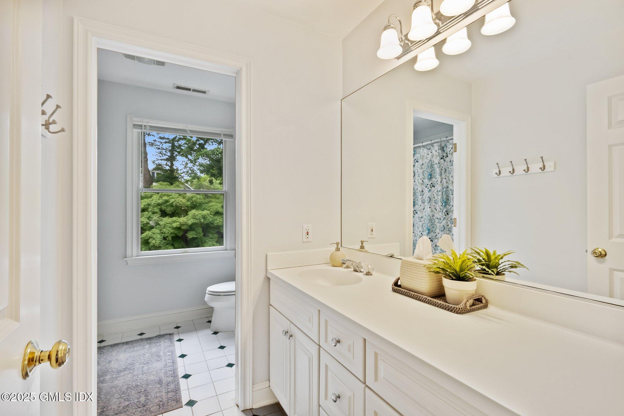 4 Tyler Lane Riverside, CT 06878 - Photo 20 of 27 a bathroom with a sink a vanity and a mirror