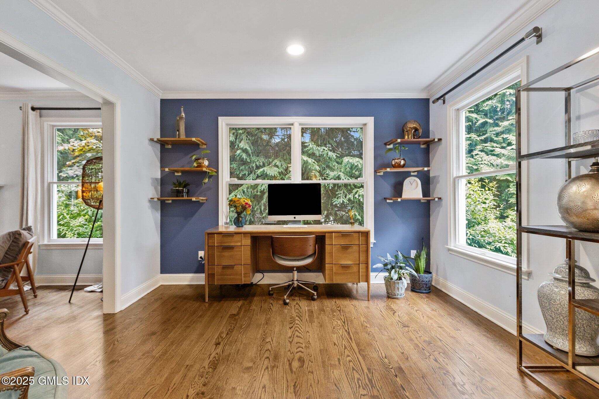 4 Tyler Lane Riverside, CT 06878 - Photo 6 of 27 a living room with furniture and a flat screen tv