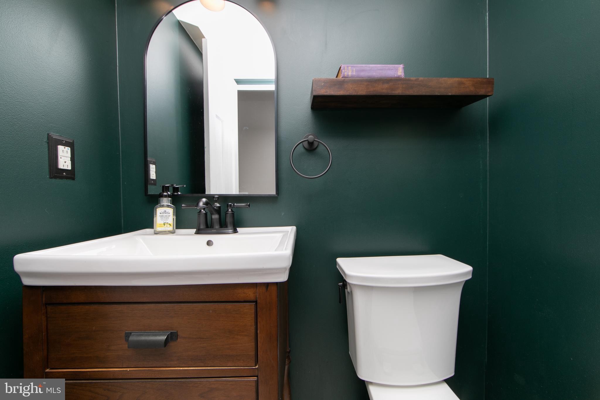 406 Ridge Lane Springfield, PA 19064 - Photo 15 of 45 First floor powder room