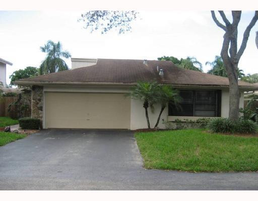 122 Laurel Road, Unit 122 Hollywood, FL 33021 - Photo 1 of 10 Exterior Front