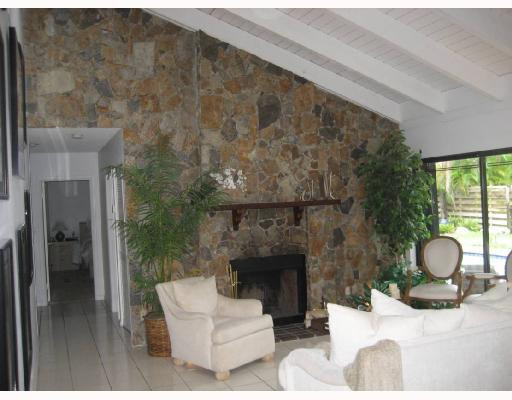 122 Laurel Road, Unit 122 Hollywood, FL 33021 - Photo 2 of 10 Living Room