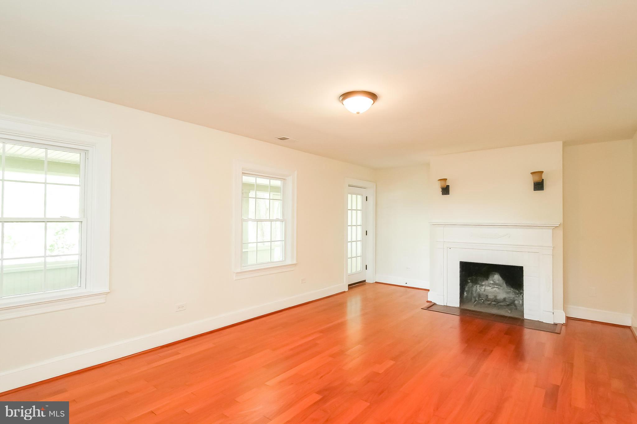 3821 Rectortown Road Marshall, VA 20115 - Photo 11 of 30 Living Room