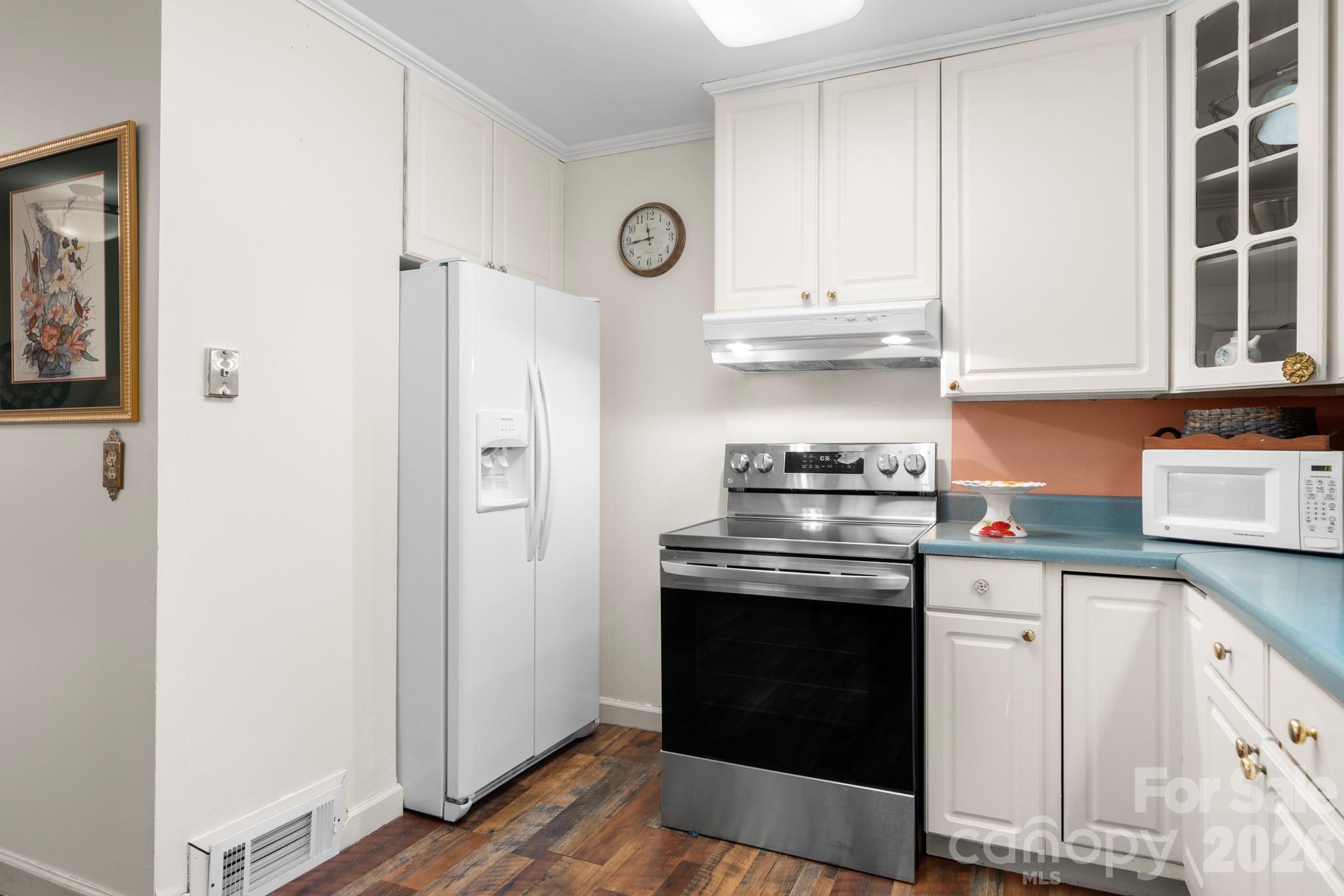 186 Tanner Street Rutherfordton, NC 28139 - Photo 12 of 39 a kitchen with stainless steel appliances granite countertop a stove and a refrigerator