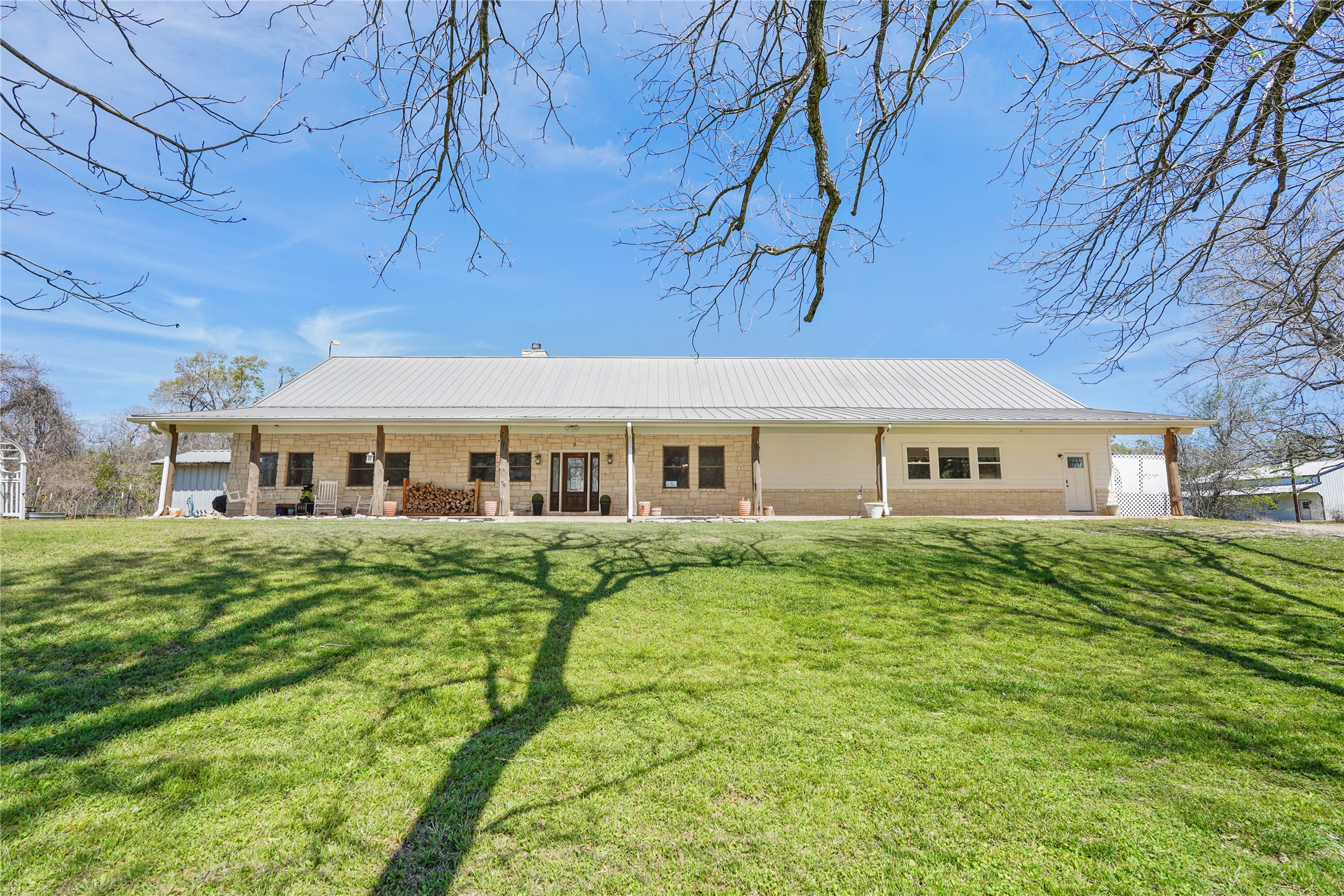 41712 Harpers Church Road Hempstead, TX 77445 - Photo 4 of 50 a front view of a house with a garden