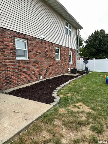 $335,000 | 1170 East 1330th Street, Quincy, IL 62305