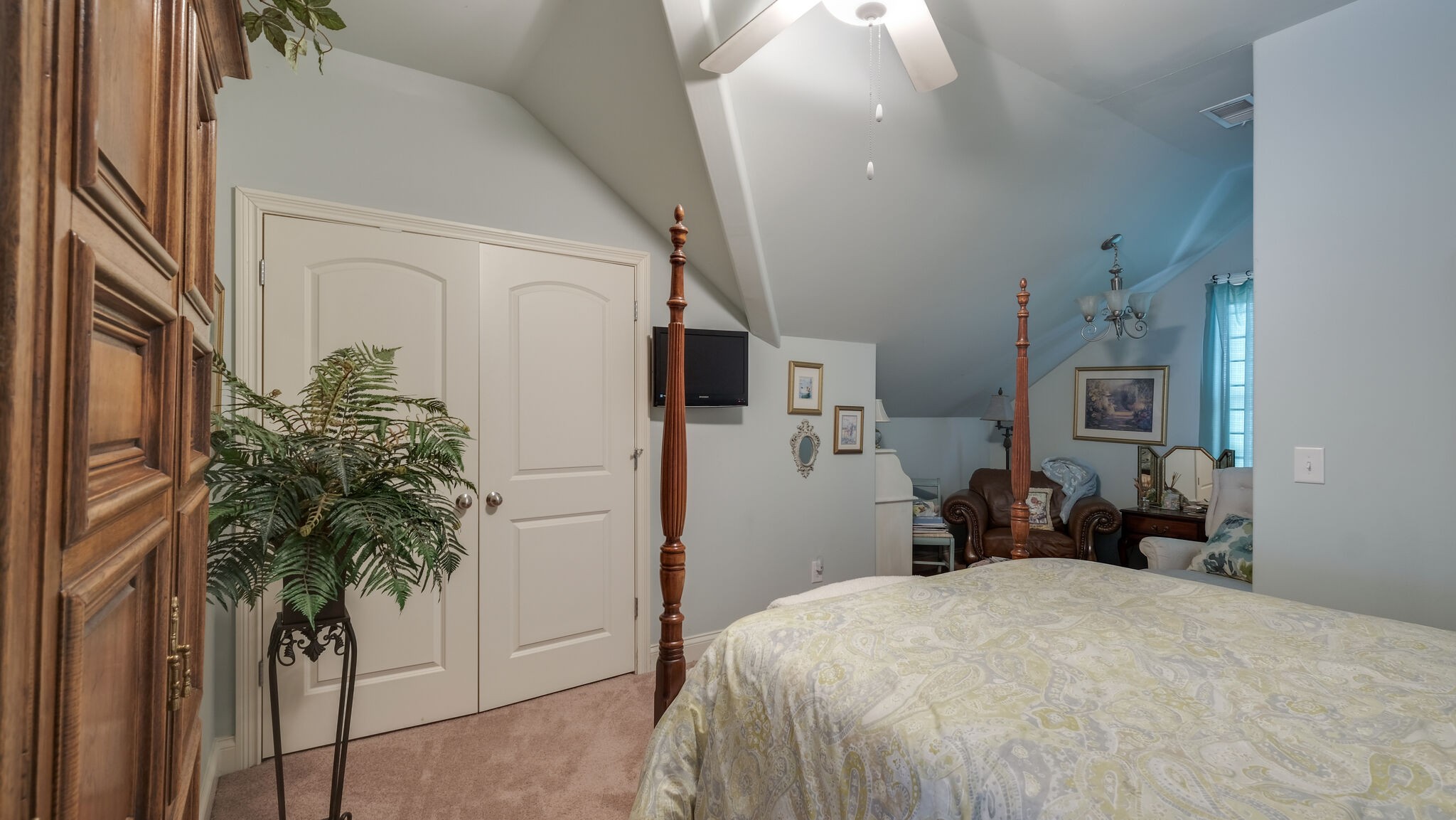 1011 Rural Plains Circle Franklin, TN 37064 - Photo 10 of 36 a bed room with a bed and a potted plant