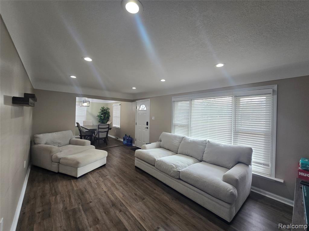 2060 Carleton West Road Carleton, MI 48117 - Photo 4 of 29 Gallery Image 4
