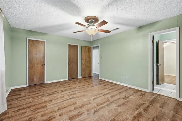 a view of an empty room with a ceiling fan