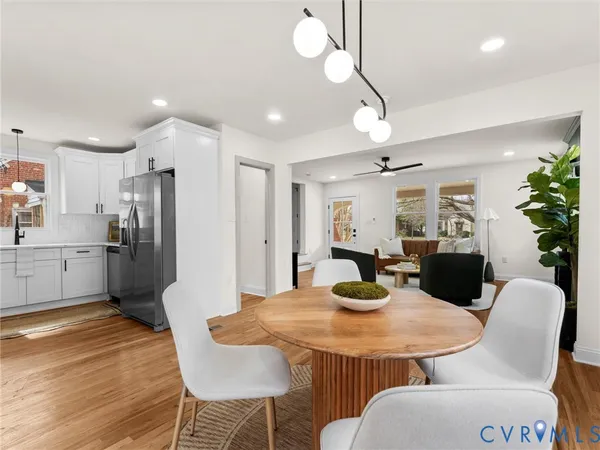 a view of livingroom with furniture and windows