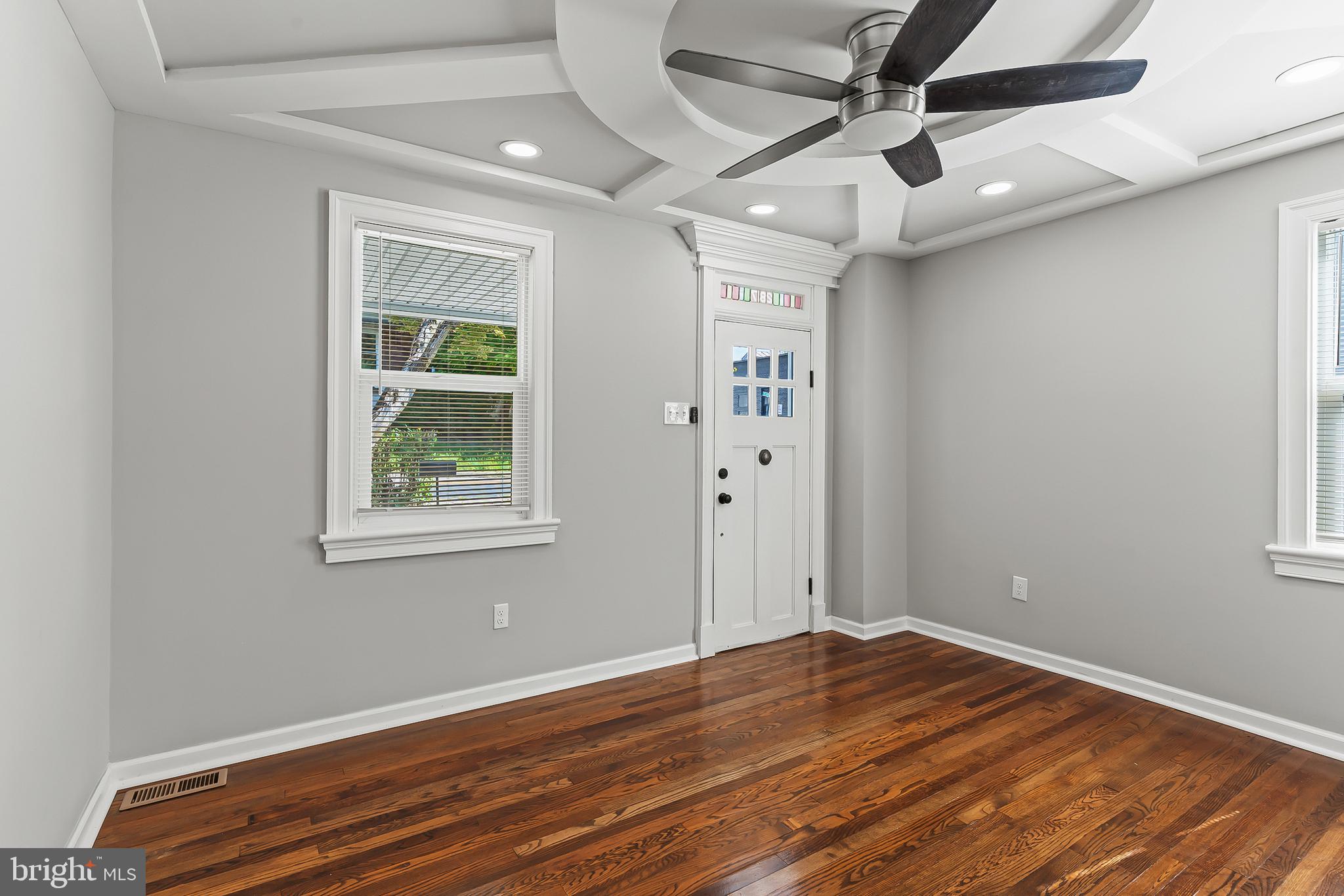 2817 Hamilton Avenue Baltimore, MD 21214 - Photo 5 of 29 Living Room