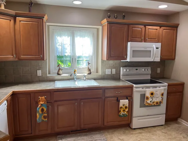 $380,000 | 8903 North Clearwater Drive, Zeeland, MI 49464