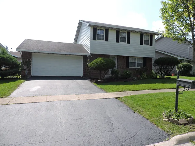 $399,900 | 407 Beechwood Drive, Westmont, IL 60559