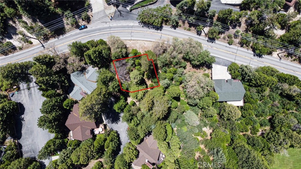 180 Grass Valley Road, Unit 5 Lake Arrowhead, CA 92352 - Photo 9 of 12 an aerial view of residential house with outdoor space and trees all around