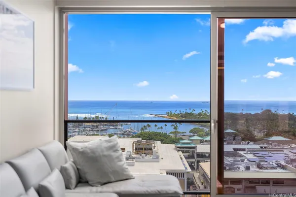 $9,500 | 1555 Kapiolani Boulevard, Unit 1406, Honolulu, HI 96814