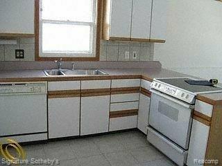 200 East Webster Road Royal Oak, MI 48073 - Photo 4 of 15 Spacious Kitchen
