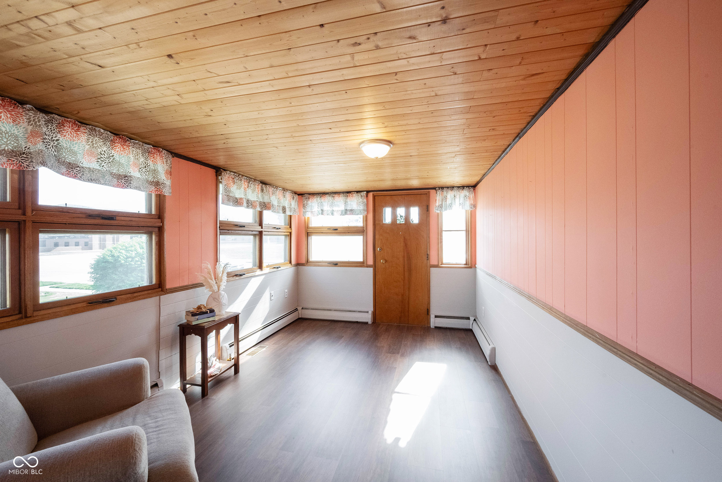 306 South East Street Pendleton, IN 46064 - Photo 5 of 47